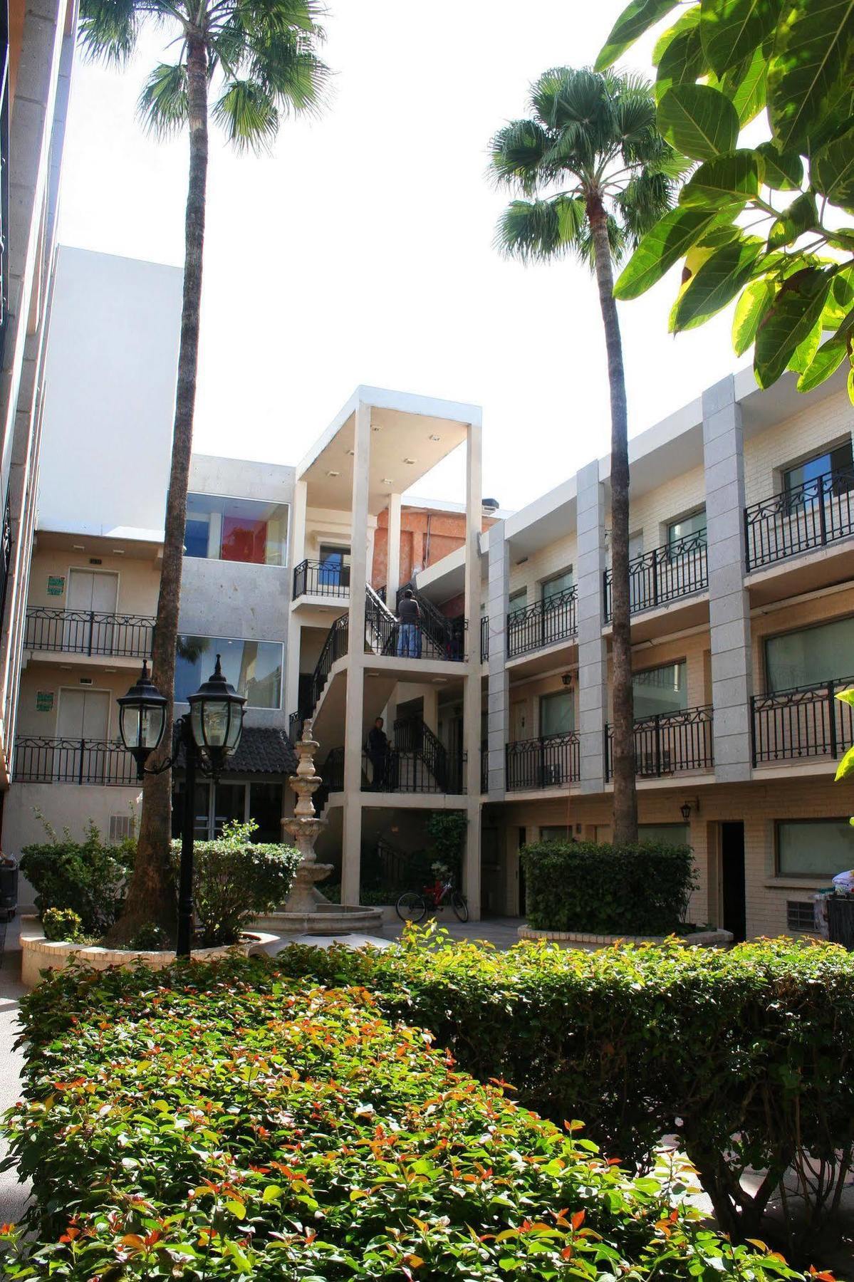 Hotel El Camino Inn & Suites Reynosa Bagian luar foto