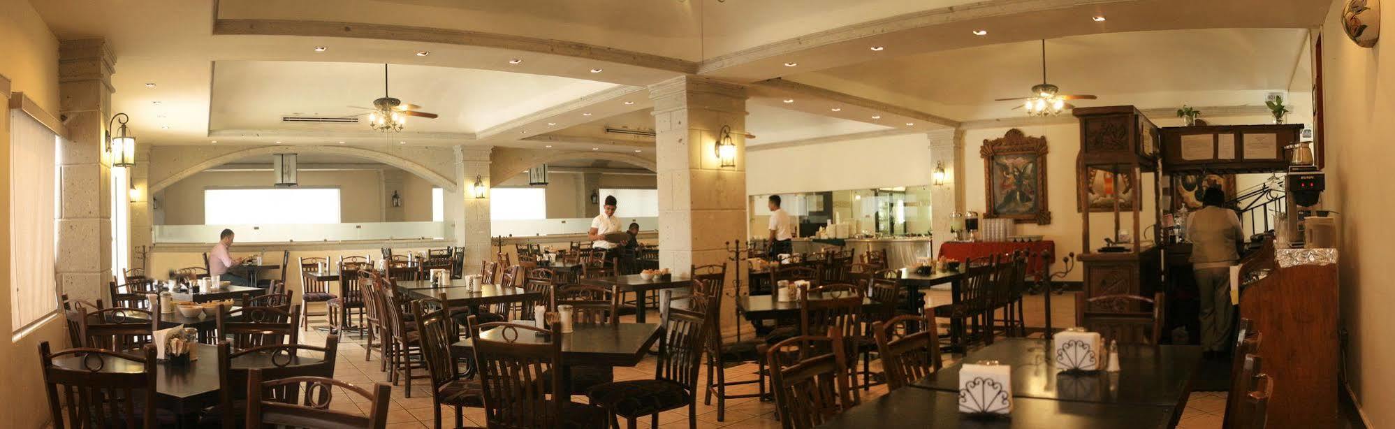 Hotel El Camino Inn & Suites Reynosa Bagian luar foto