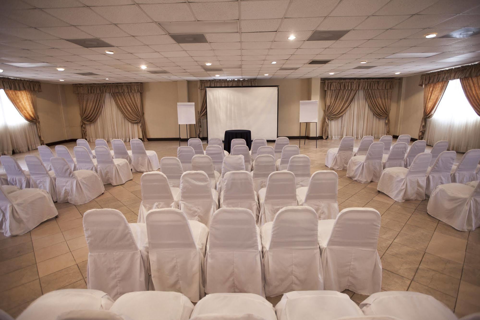 Hotel El Camino Inn & Suites Reynosa Bagian luar foto